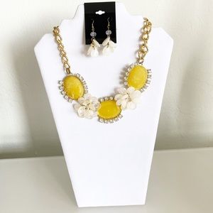 White Flower Gold Chain Yellow Necklace & Earrings